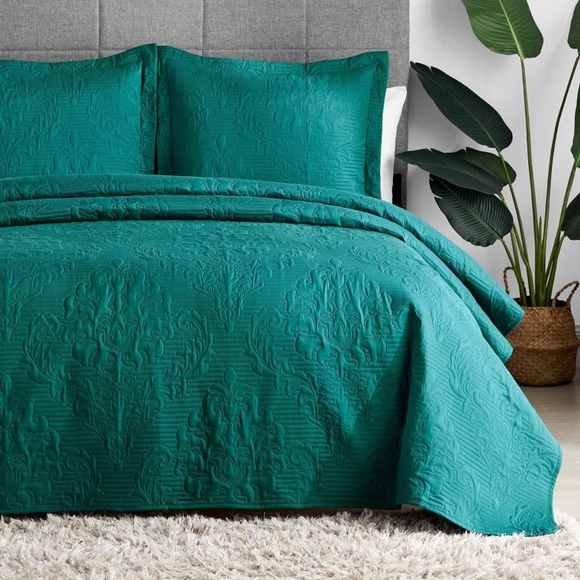 Other - New Green King Size Damask Woven Quilt Bedspread Blanket & Pillows